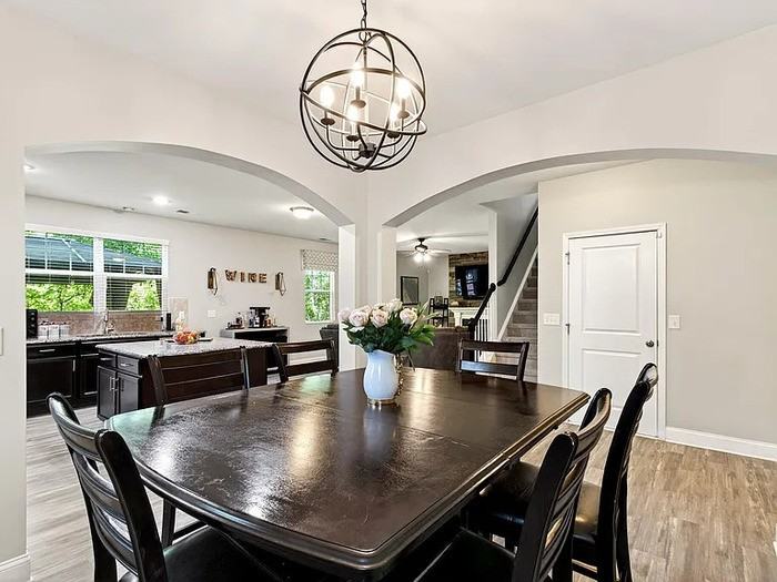 113 Lyonshall St - Photo 6 of 41
