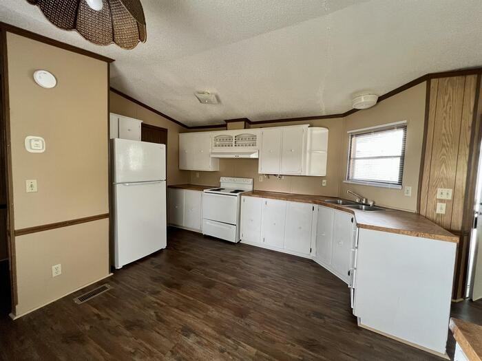 300 Ricks Road - Photo 7 of 21