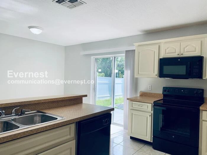942 Willie Mays Pkwy - Photo 4 of 22