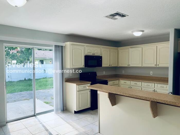 942 Willie Mays Pkwy - Photo 6 of 22