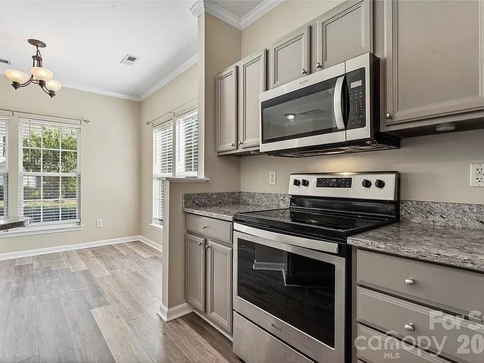 12353 Jessica Pl - Photo 6 of 38