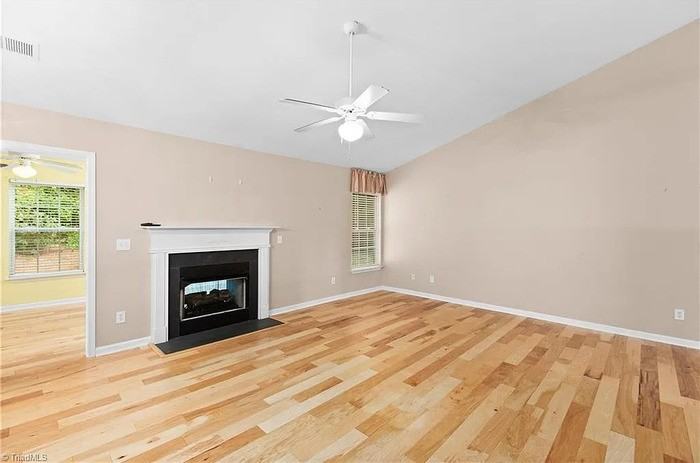 2074 Hibiscus Ln - Photo 7 of 33