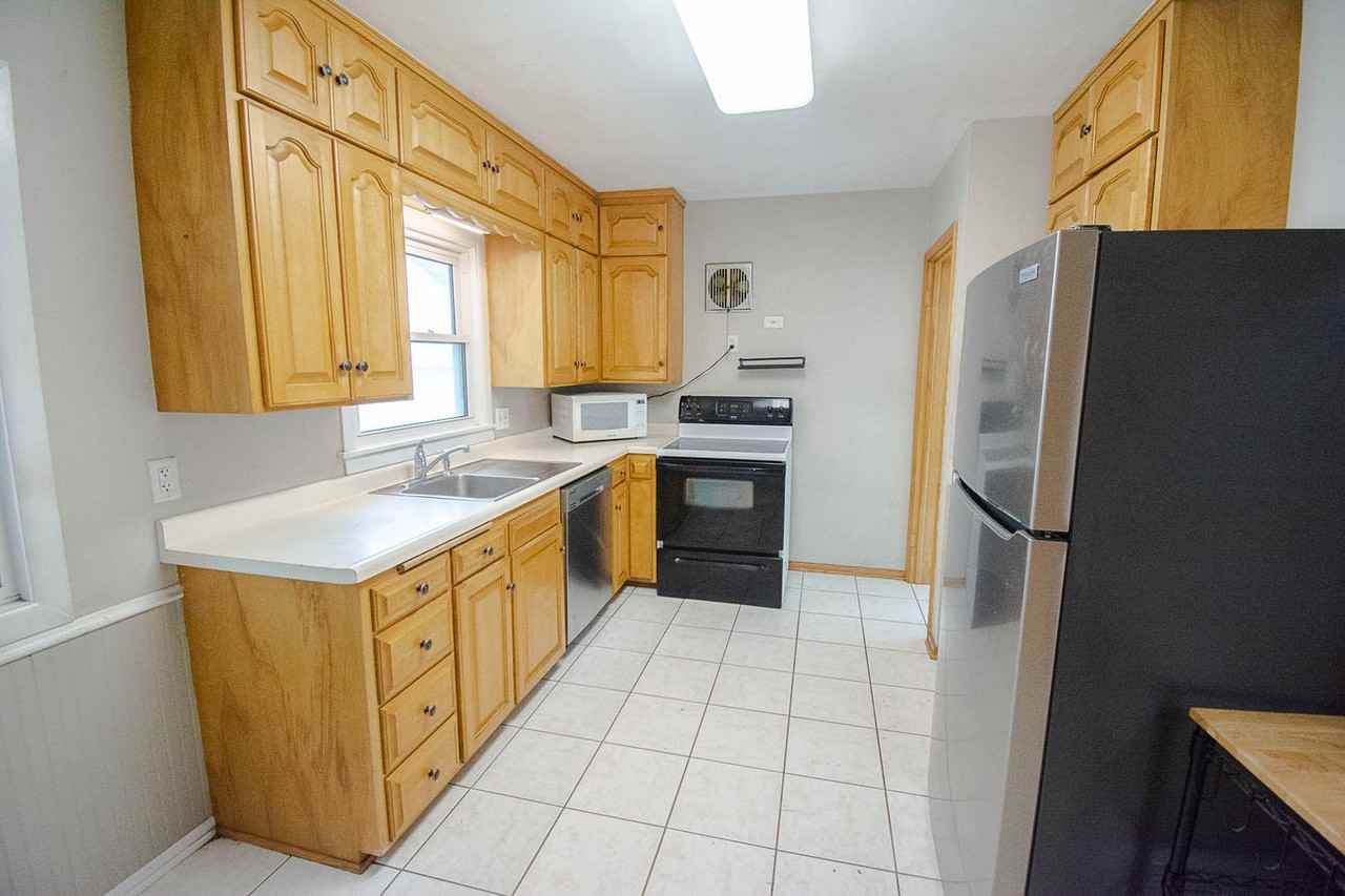 1438 15th Ave Nw - Photo 3 of 28