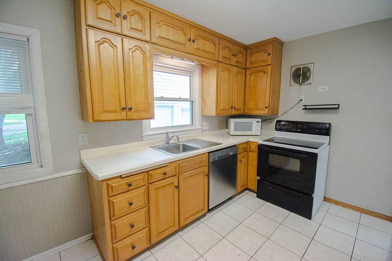 1438 15th Ave Nw - Photo 4 of 28