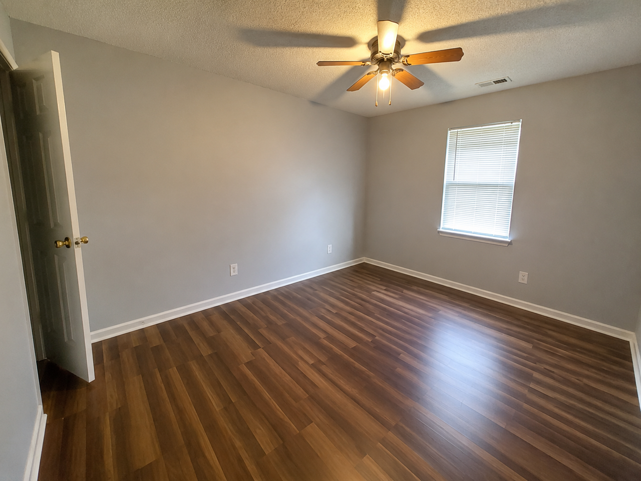 137 Angela Dr #4 - Photo 5 of 10