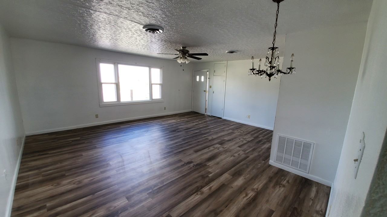 623 Aspen St #NA - Photo 3 of 10