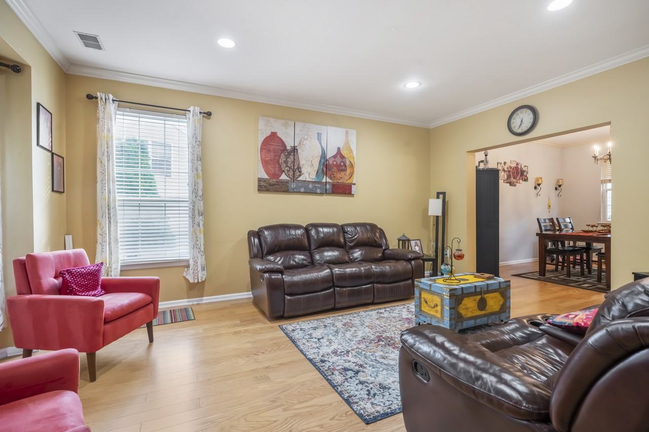 19 Hyde Park Dr #NA - Photo 2 of 16