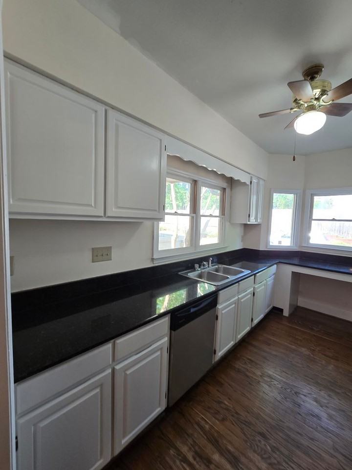 733 Victorian Pl - Photo 4 of 21