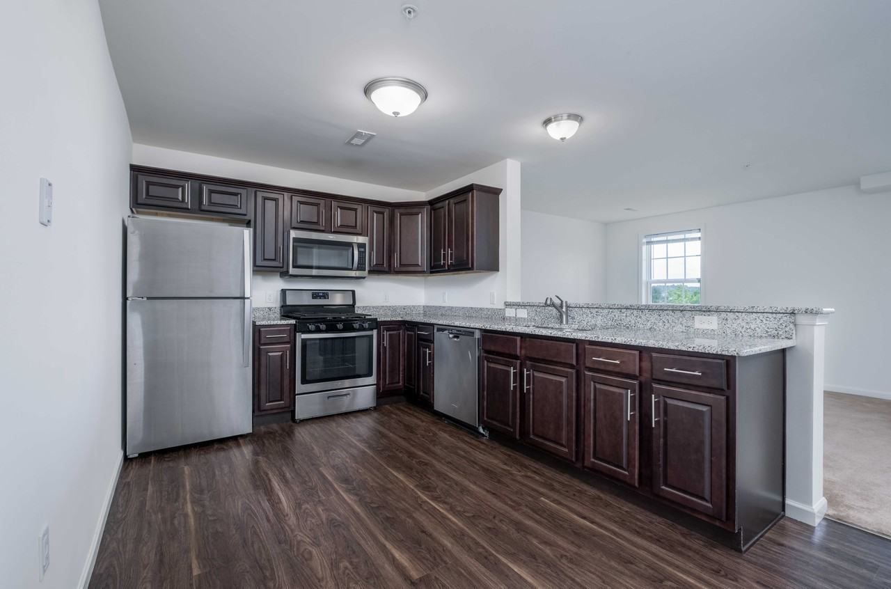 250 Oakridge Dr - Photo 3 of 12