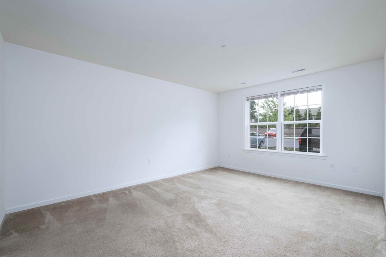 250 Oakridge Dr - Photo 6 of 12