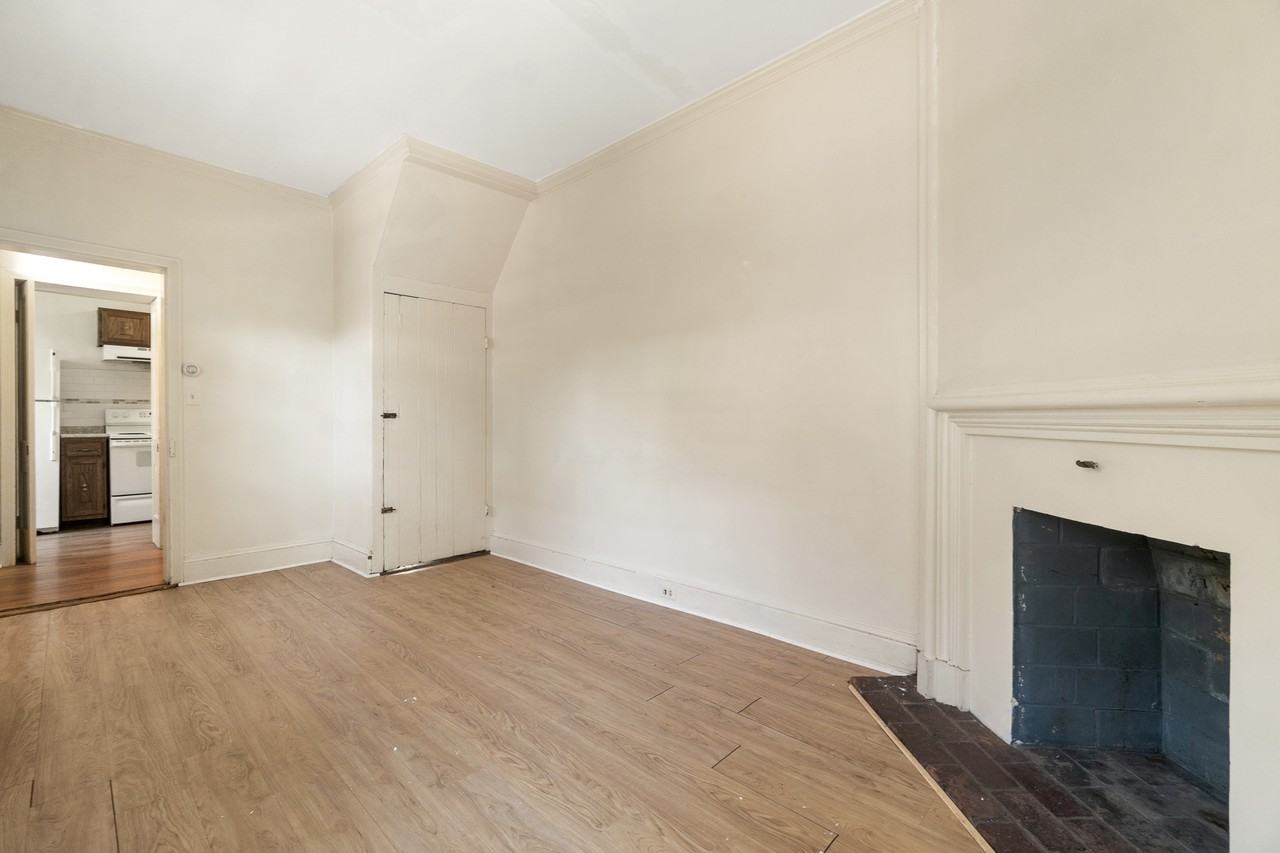 206 E 3rd St #A - Photo 5 of 26
