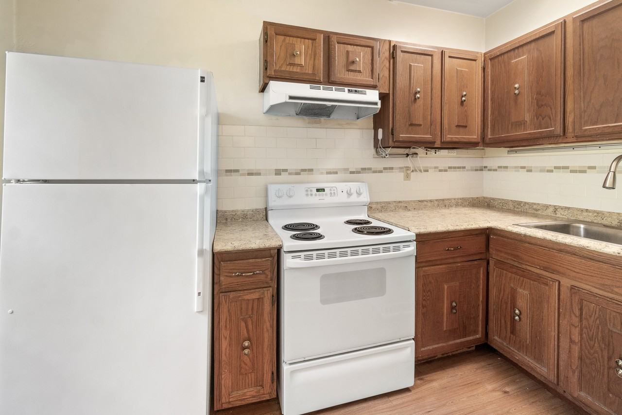 206 E 3rd St #A - Photo 7 of 26