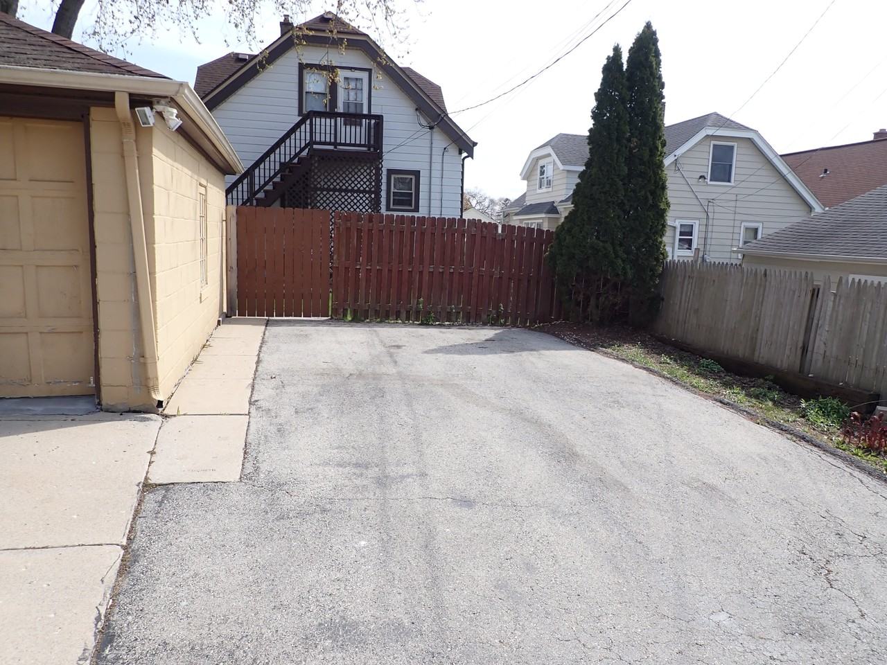 1224 Marion Ave - Photo 7 of 27