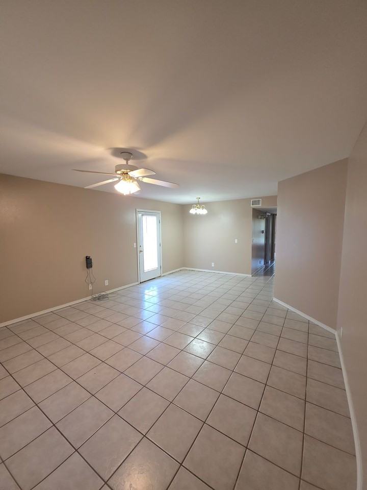 915 S Oswego Ave - Photo 2 of 16