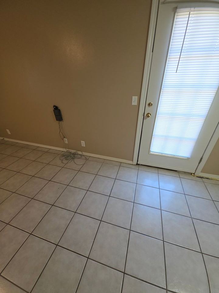 915 S Oswego Ave - Photo 5 of 16