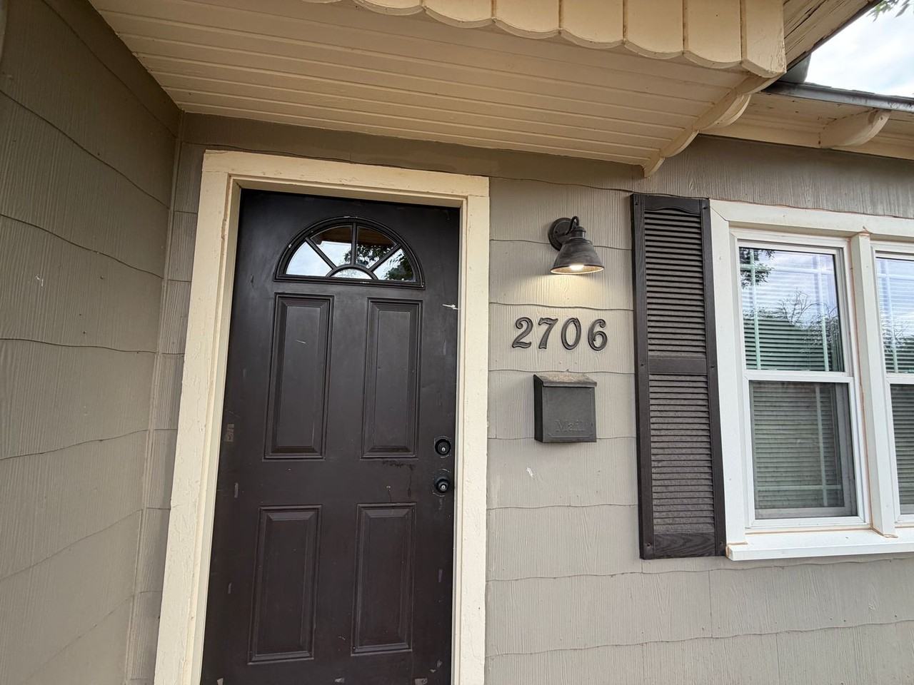 2706 37th St - Photo 2 of 20