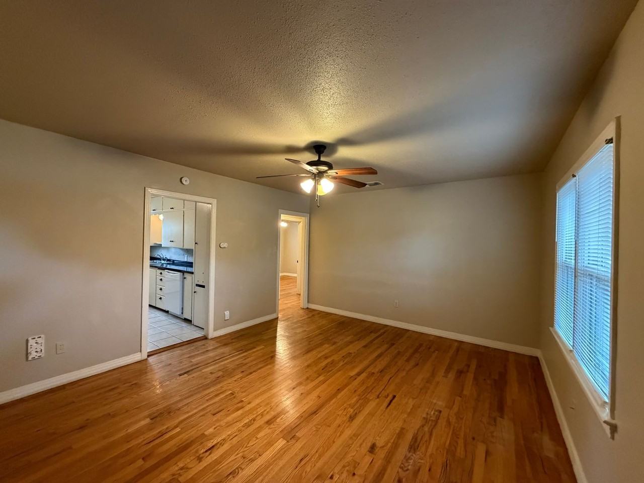 2706 37th St - Photo 3 of 20