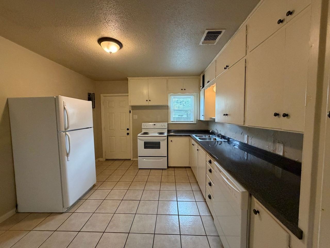 2706 37th St - Photo 4 of 20