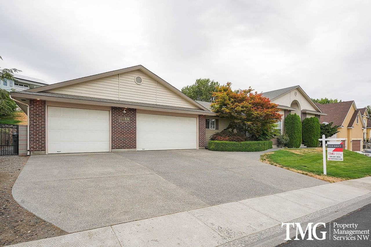 1259 Llandwood Ave - Photo 2 of 45