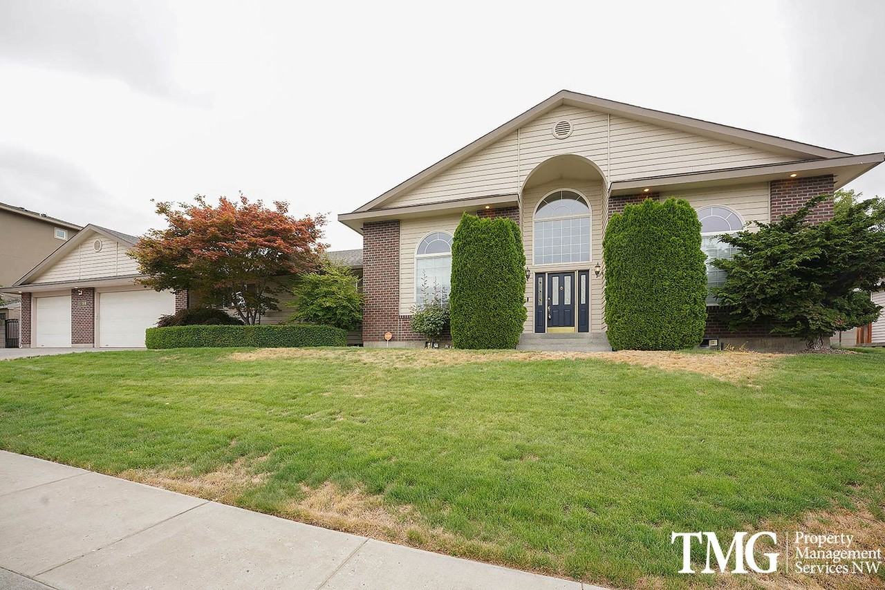 1259 Llandwood Ave - Photo 3 of 45