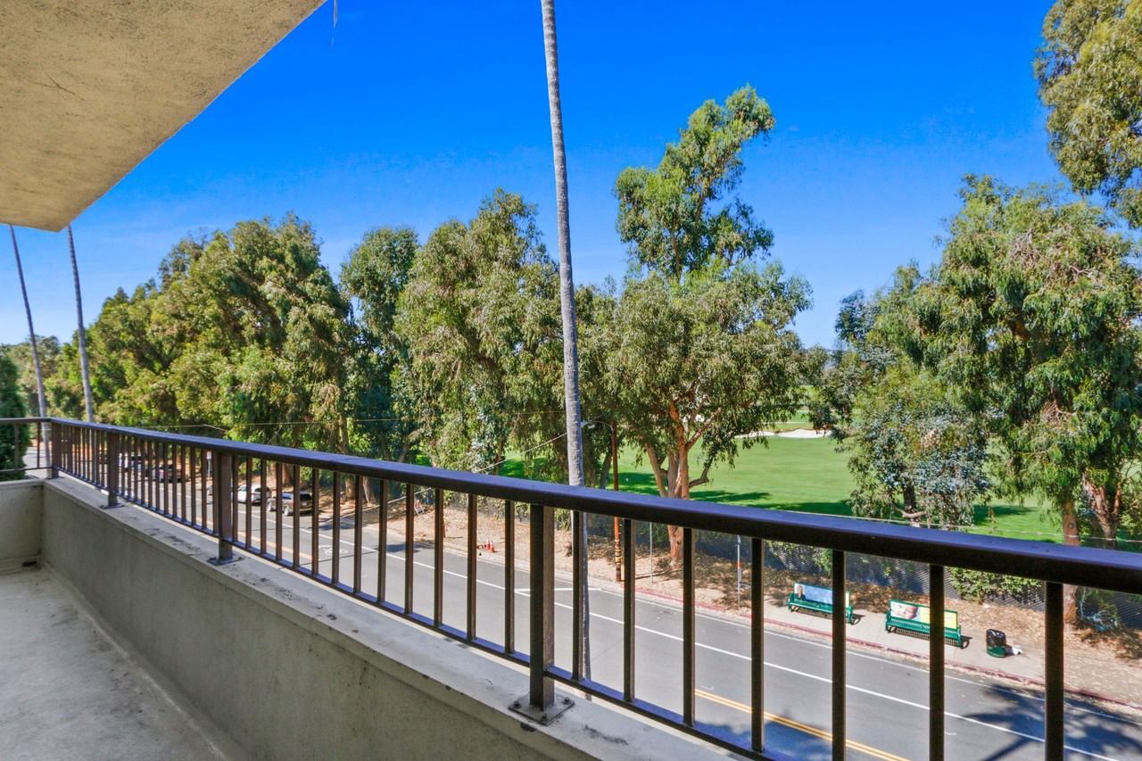 12258 Montana Ave - Photo 3 of 3