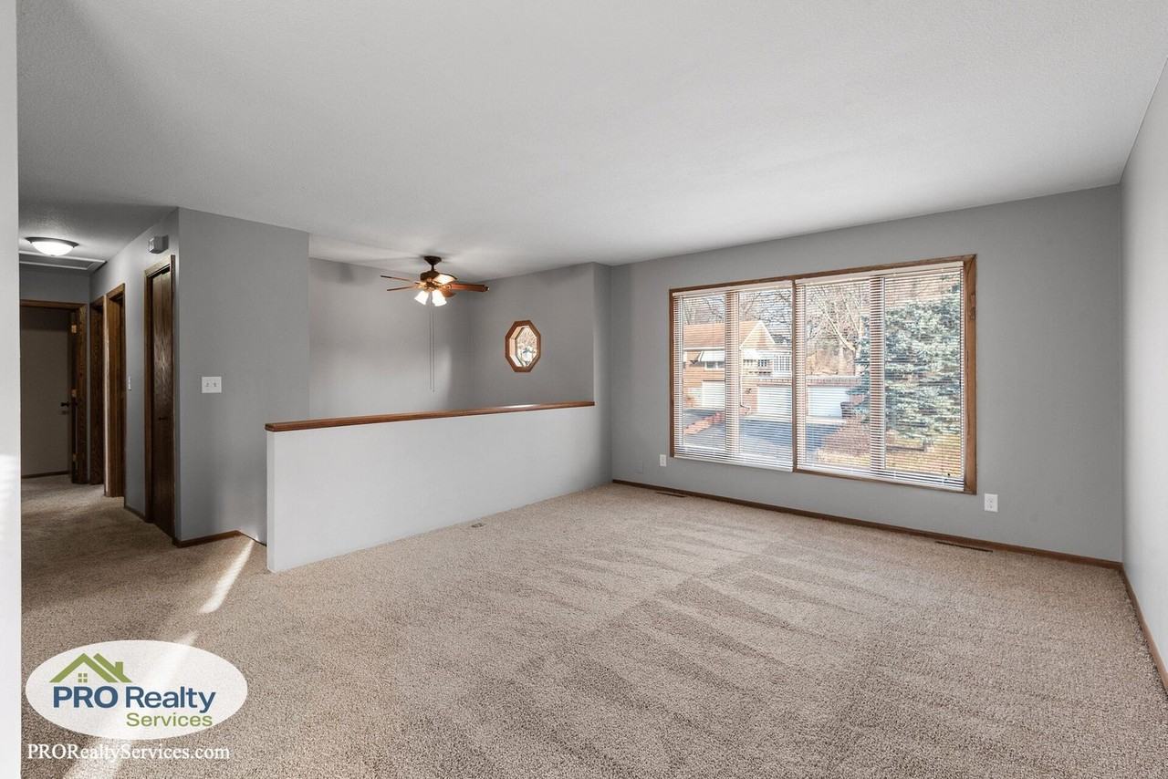 630 Grafton Ave N - Photo 5 of 27
