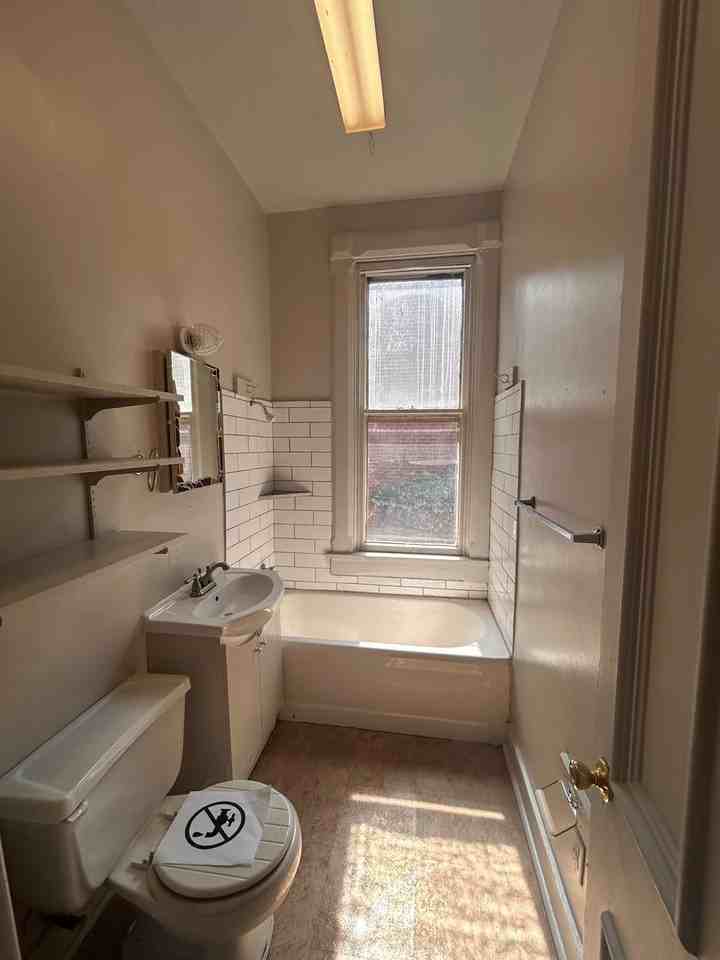 601 W Wayne St - Photo 5 of 12