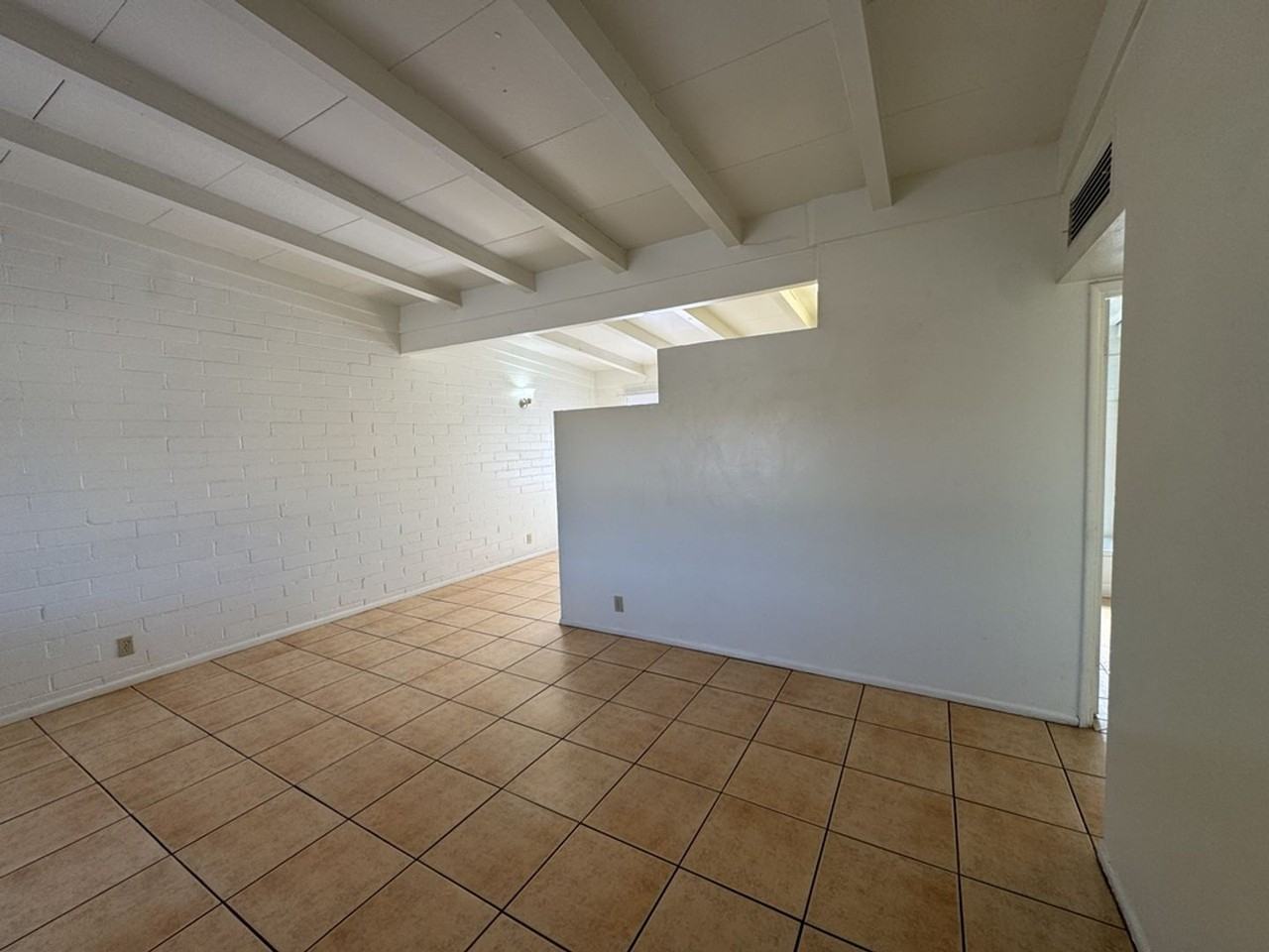 1800 E Fry Blvd #18 - Photo 3 of 12