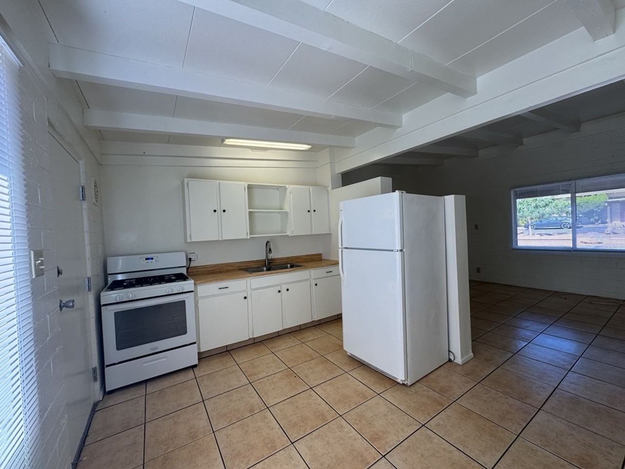 1800 E Fry Blvd #18 - Photo 4 of 12