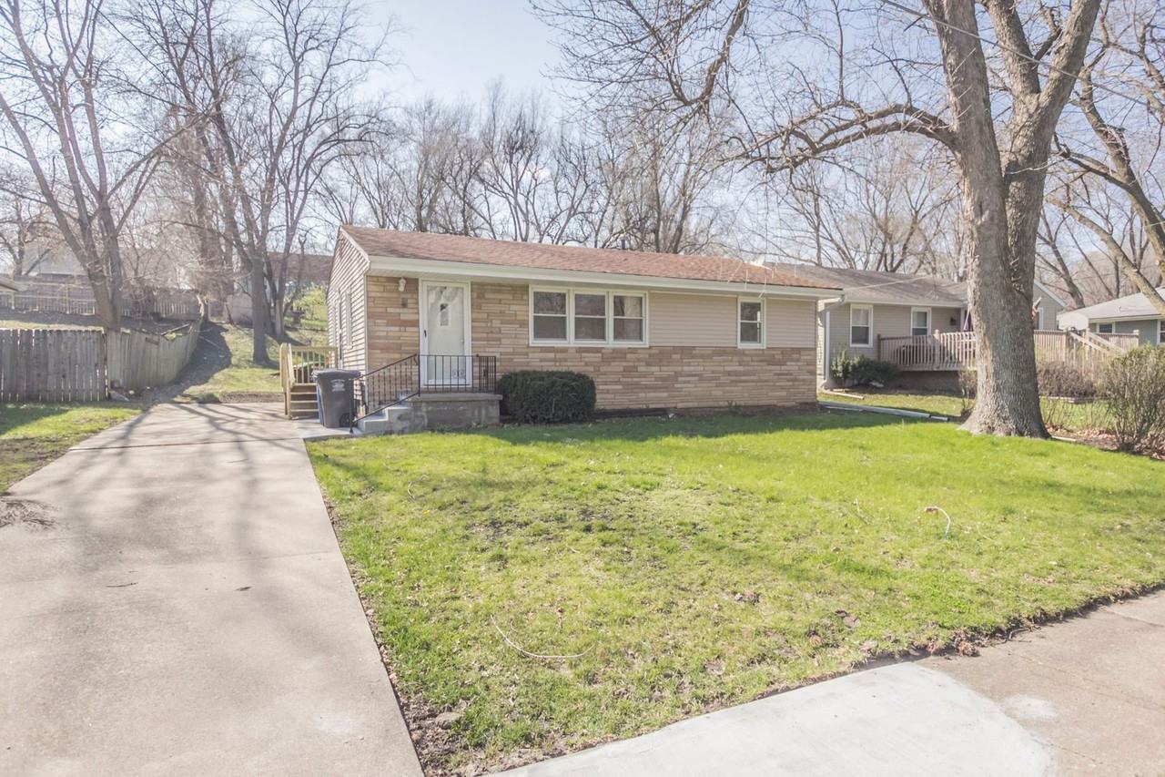 7390 Southview Dr - Photo 2 of 14