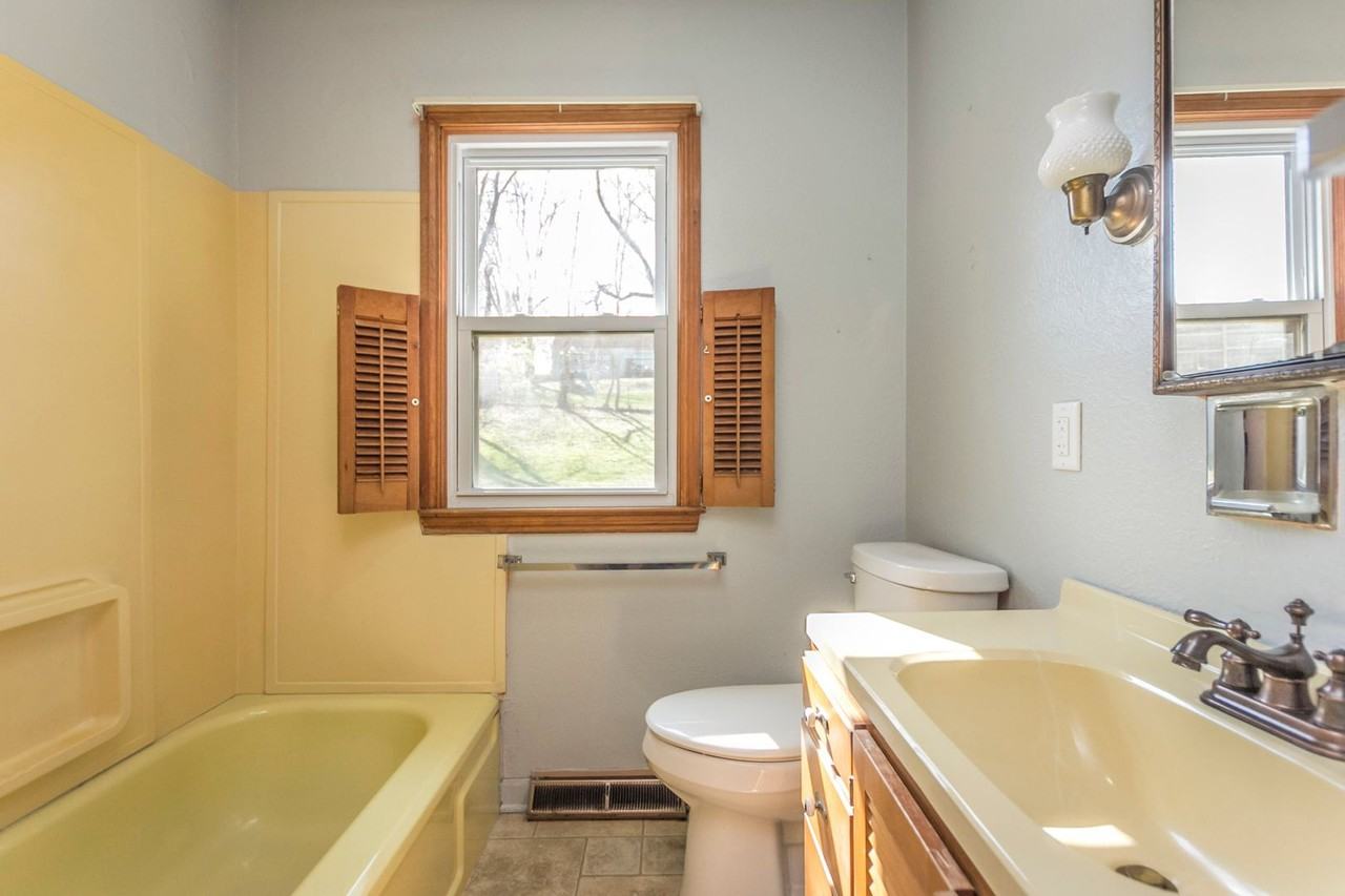 7390 Southview Dr - Photo 5 of 14