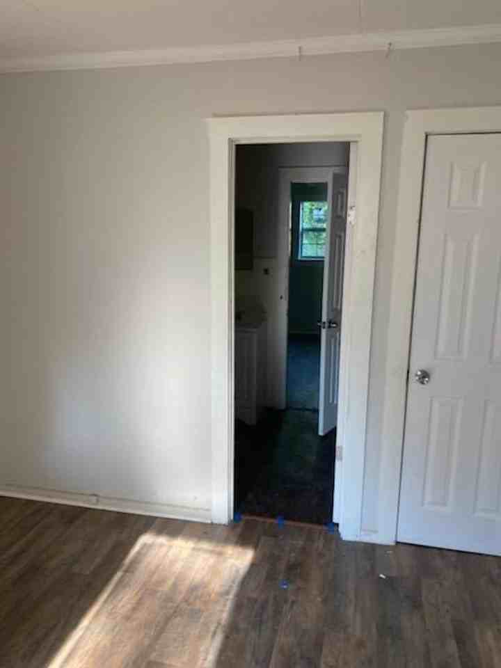 209 Sonny St - Photo 3 of 8