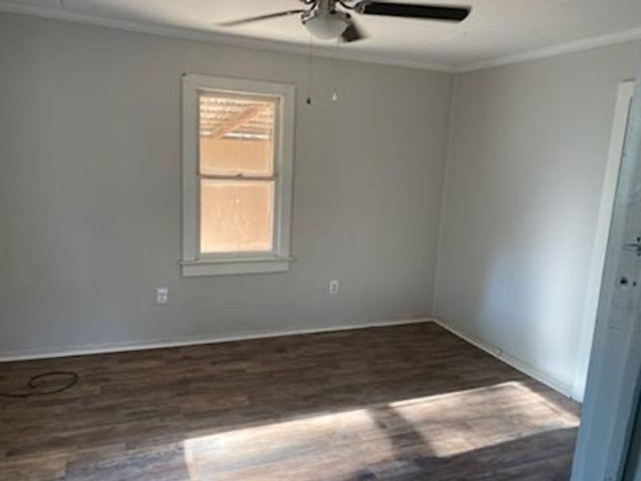 209 Sonny St - Photo 4 of 8
