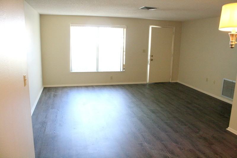 7751 Lorne St - Photo 3 of 18
