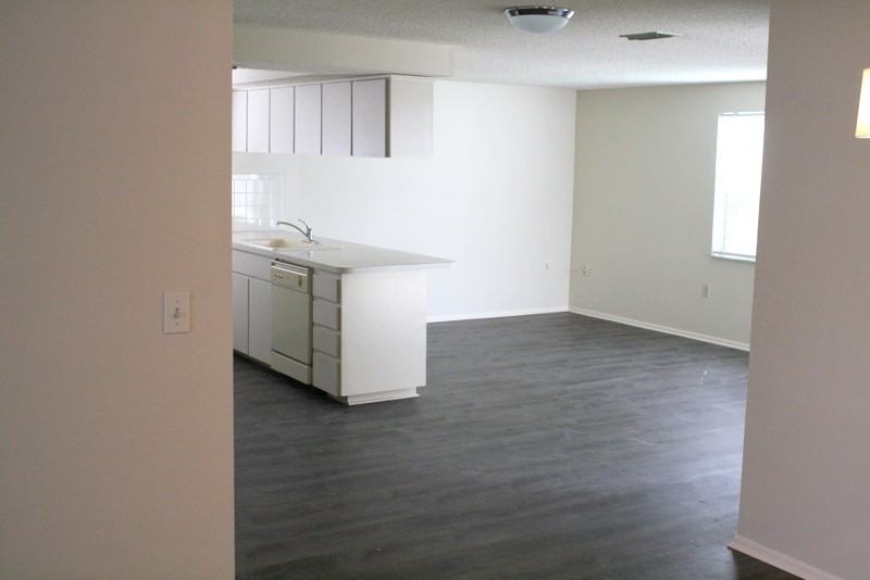 7751 Lorne St - Photo 4 of 18