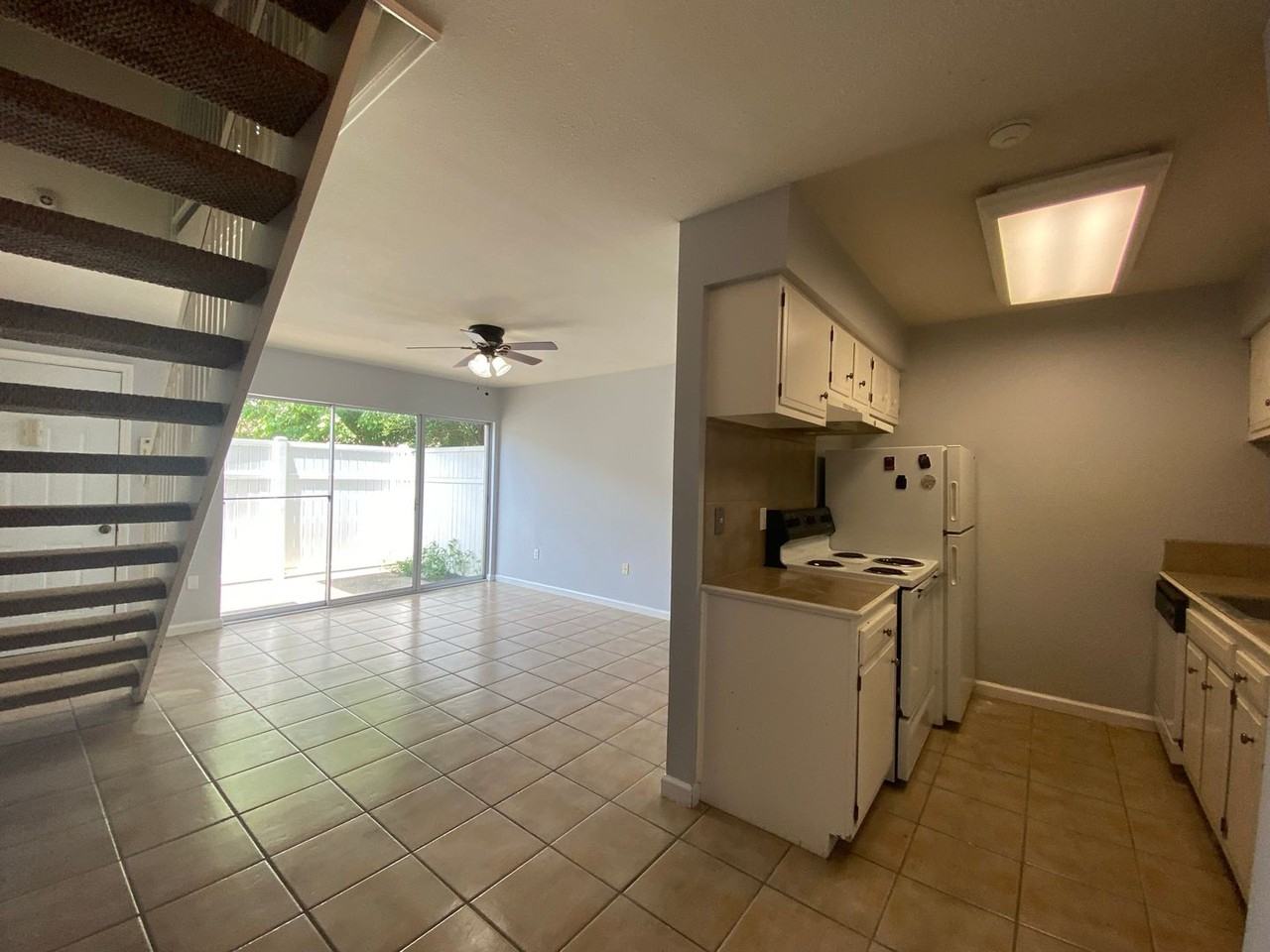 454 W Parker Blvd - Photo 2 of 9