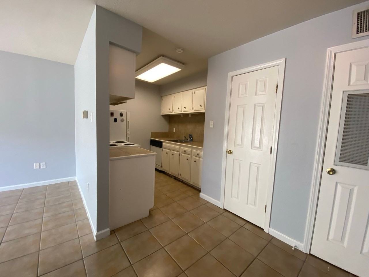 454 W Parker Blvd - Photo 4 of 9