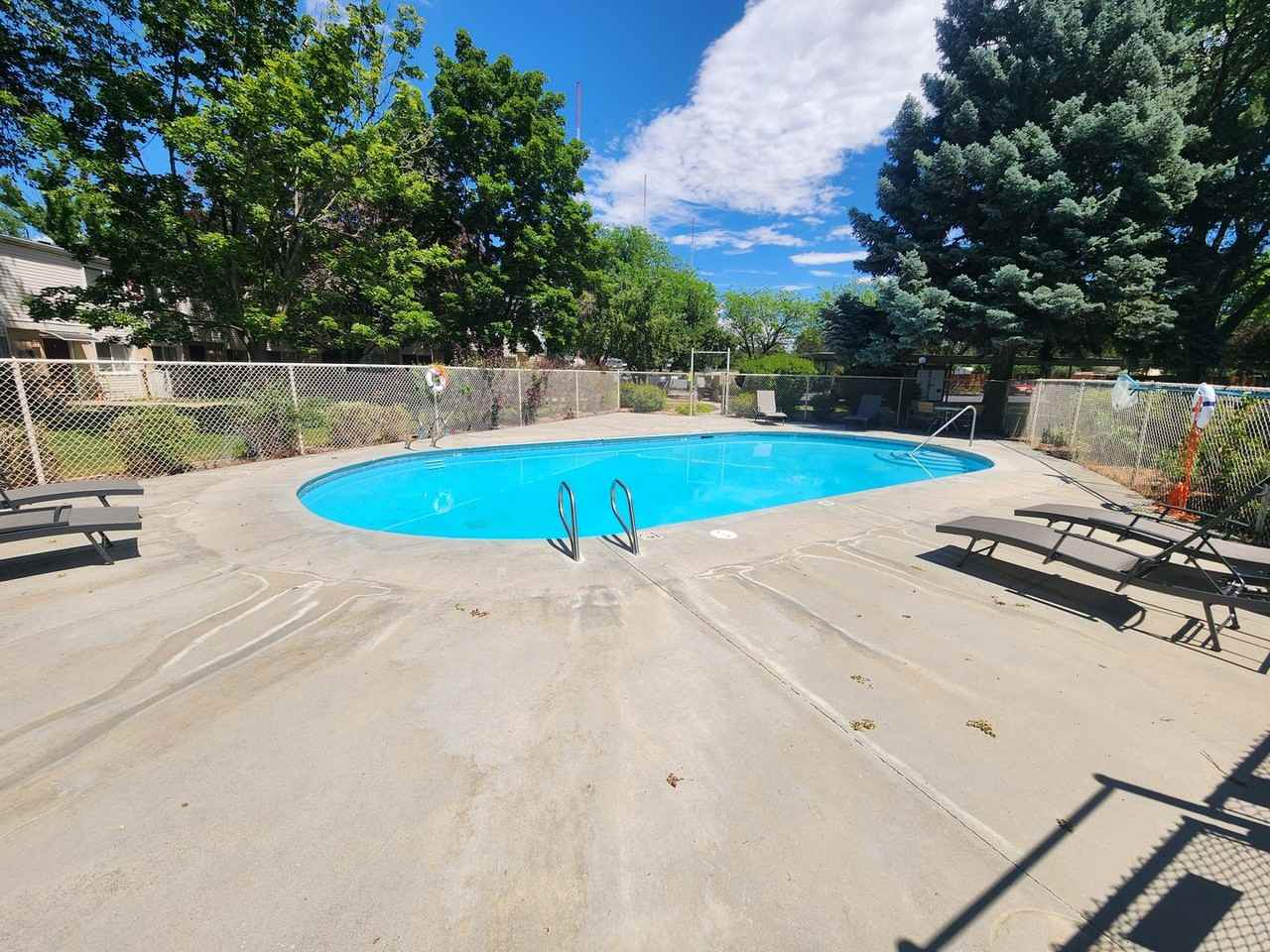 896 S Curtis Rd - Photo 2 of 10