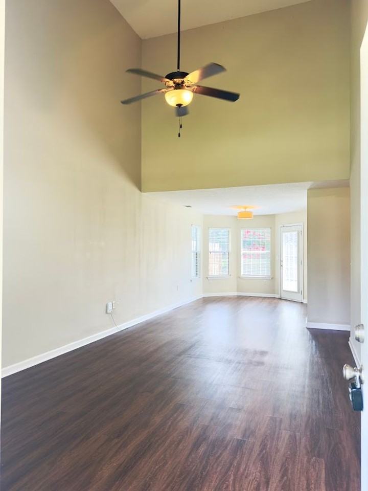 138 Hamilton Dr - Photo 2 of 18