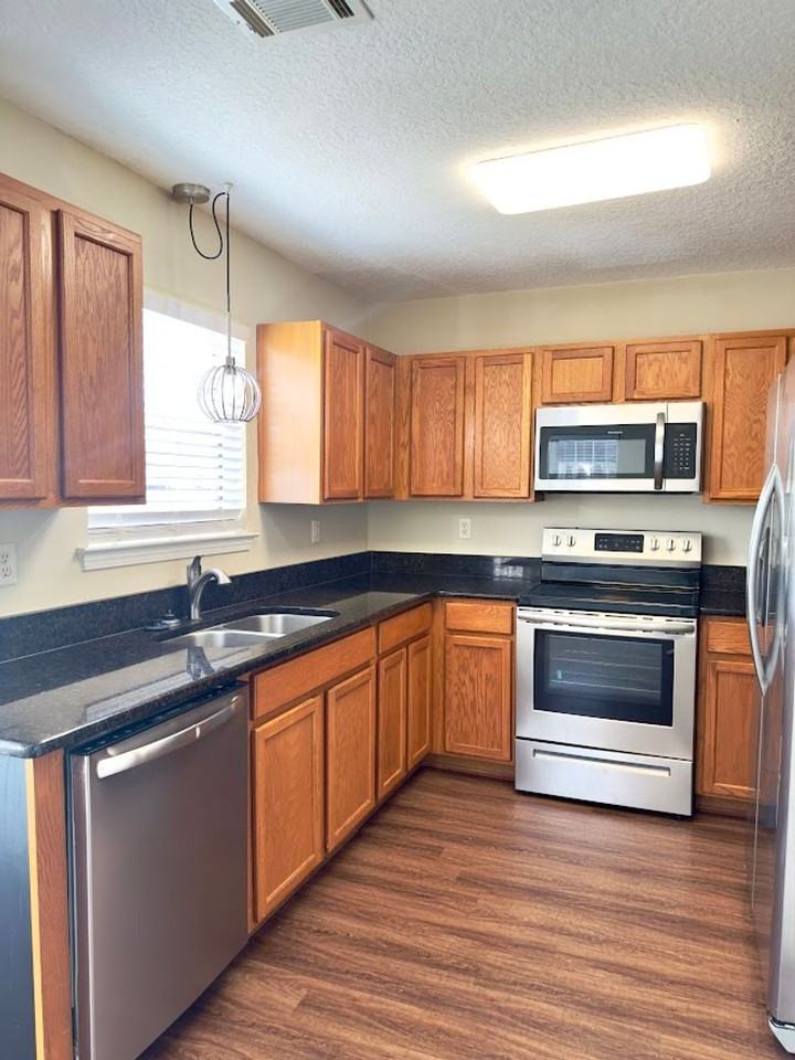 138 Hamilton Dr - Photo 4 of 18