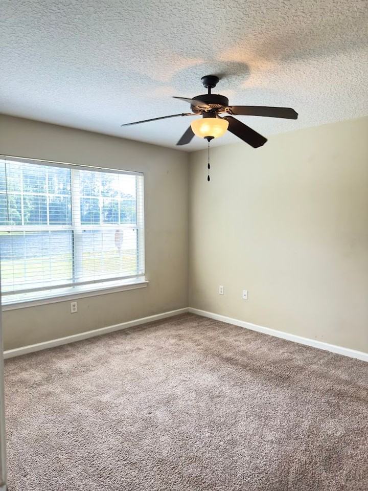 138 Hamilton Dr - Photo 6 of 18