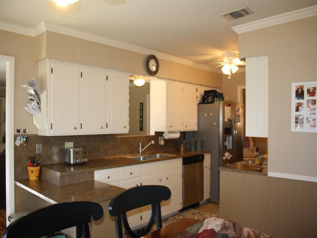 2403 Balsam St - Photo 4 of 15