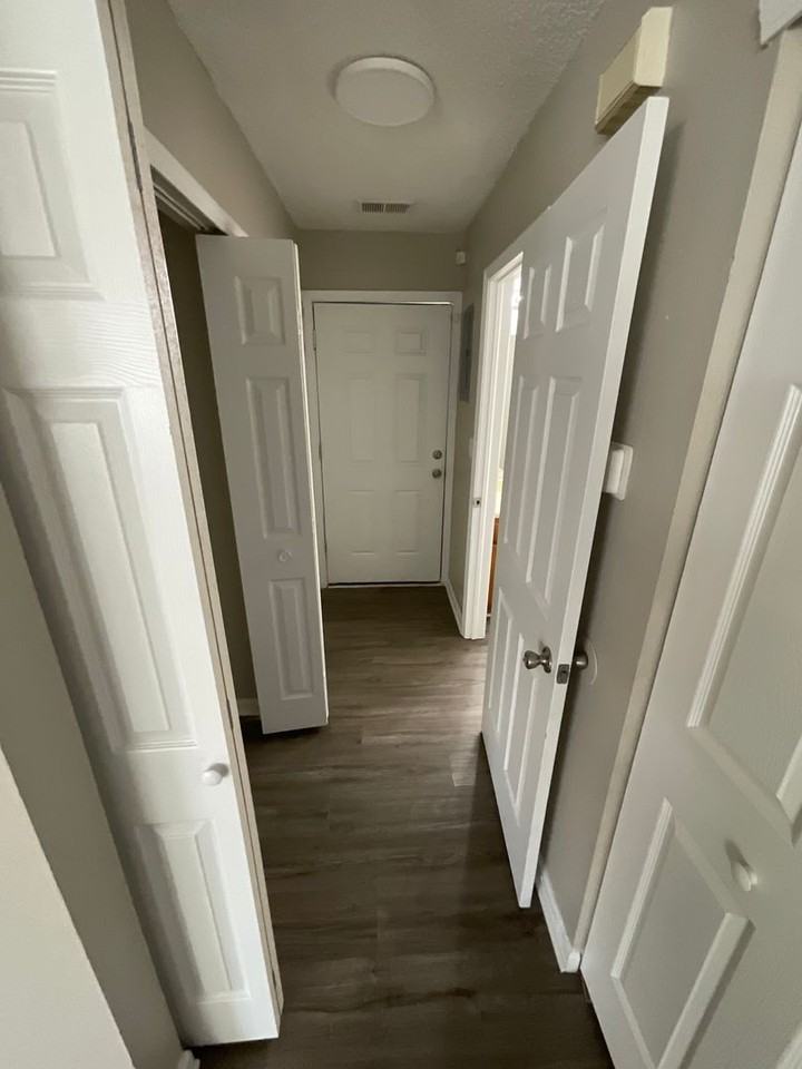 854 Eugene St - Photo 5 of 19