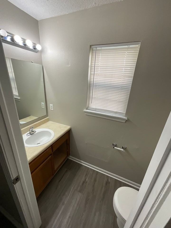 854 Eugene St - Photo 7 of 19