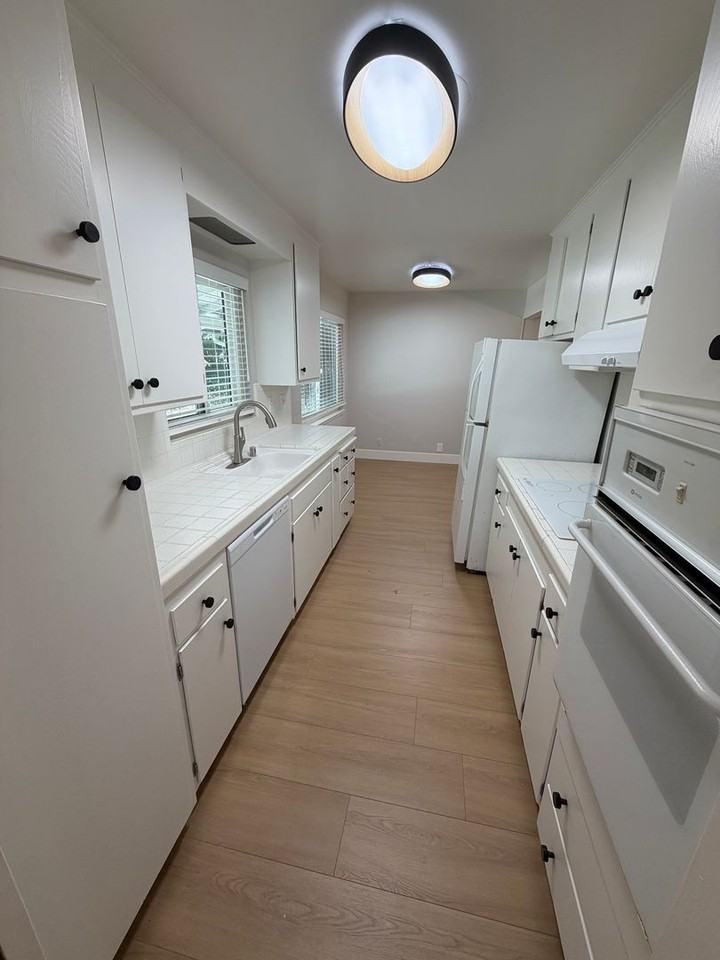 2083 Donald Dr - Photo 3 of 12