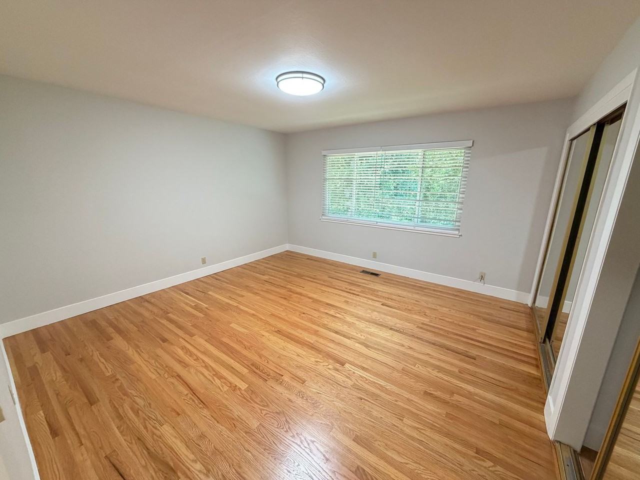 2083 Donald Dr - Photo 5 of 12