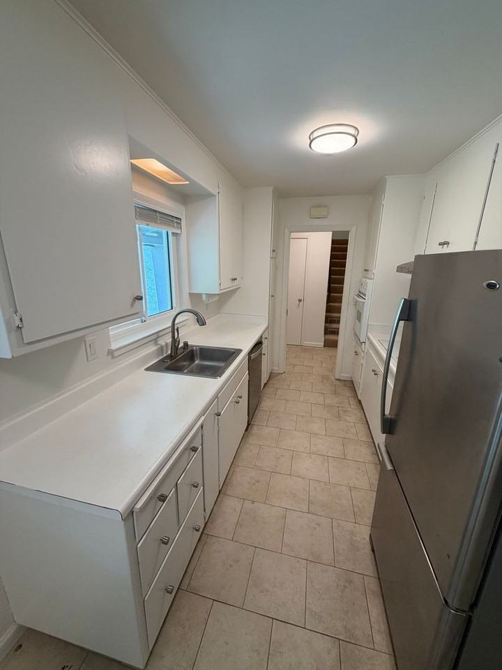 2087 Donald Dr - Photo 3 of 13