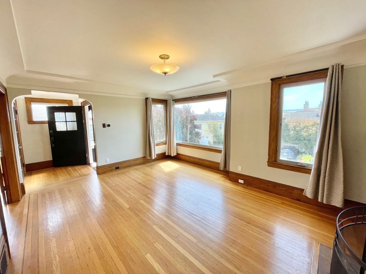 518 Staples Ave - Photo 4 of 32