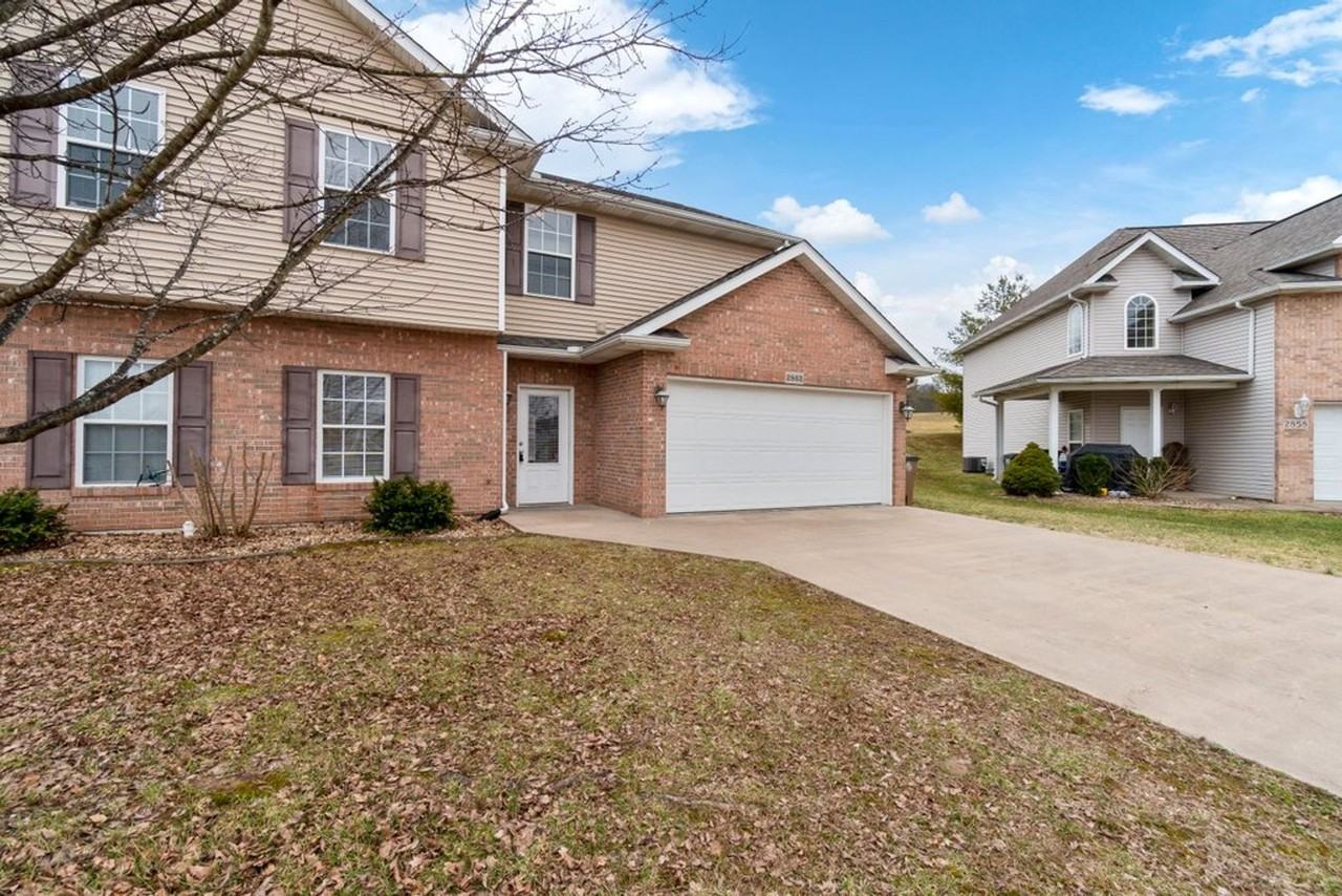 2862 Larkspur Ct - Photo 2 of 27