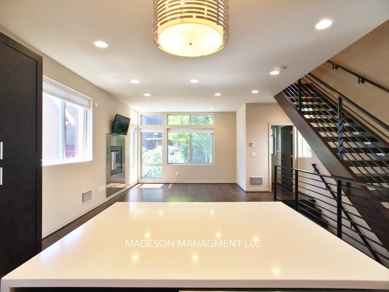 7445A 4th Ave Ne - Photo 5 of 17